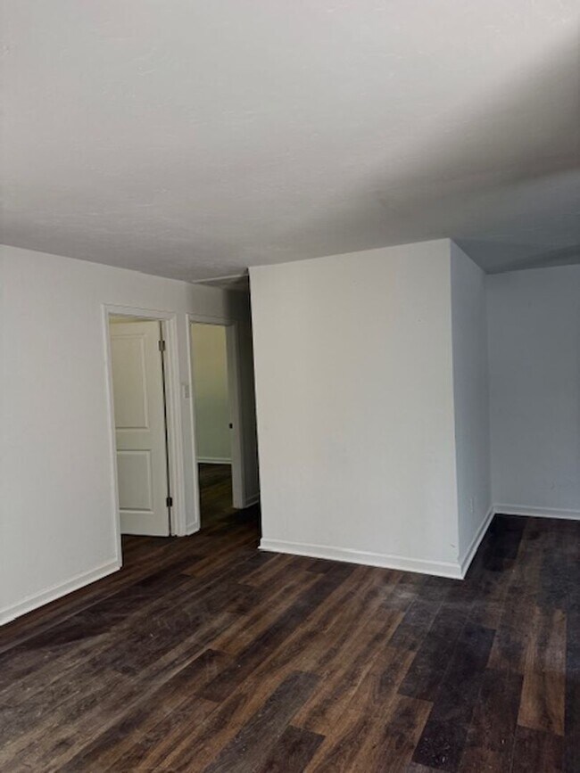 Building Photo - Newly Remodeled Townhome in Huntington Woods