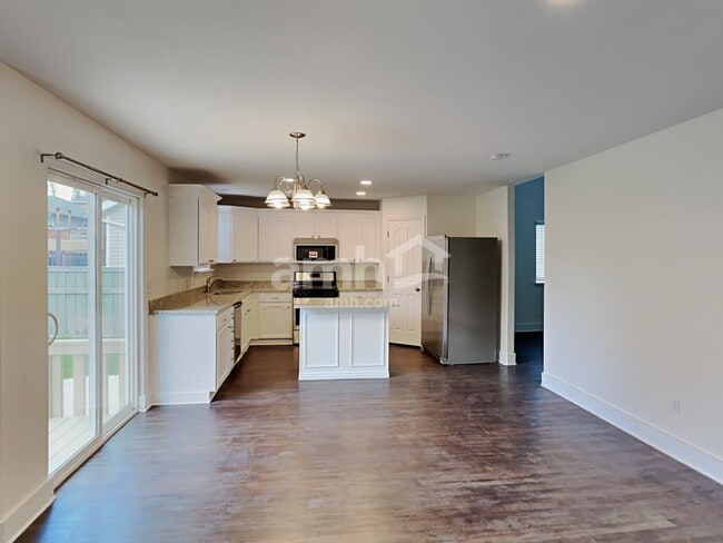 Building Photo - 2075 Ficus Way
