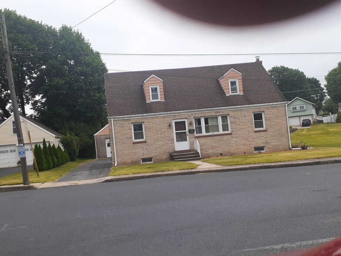 595 Bath Ave, Catasauqua, PA 18032 House Rental in Catasauqua, PA