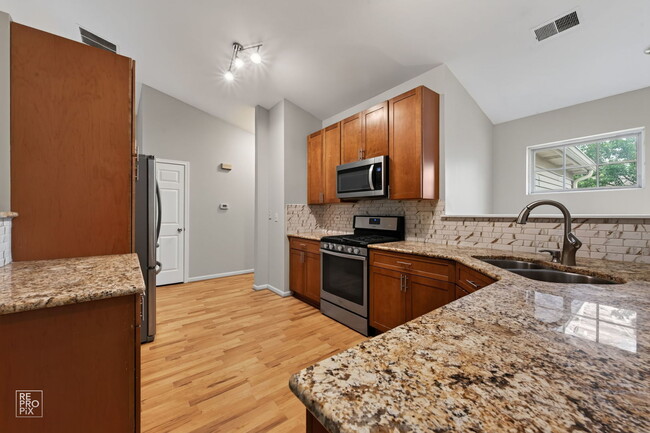 Building Photo - 268 Southwicke Dr
