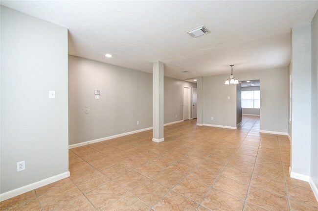 Building Photo - 1823 Usher Ct