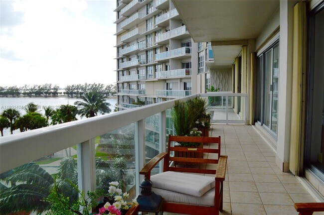 Foto del edificio - 2451 Brickell Ave