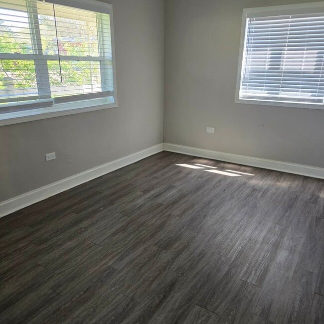 Building Photo - 326 W Liberty St