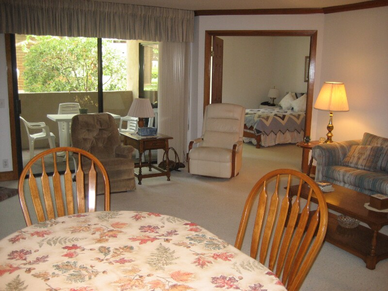 Building Photo - 8860 Villa La Jolla Dr