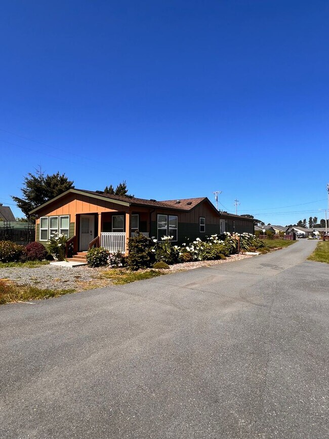 Foto del edificio - Mckinleyville 3 Bedroom, 2 bath Single Lev...