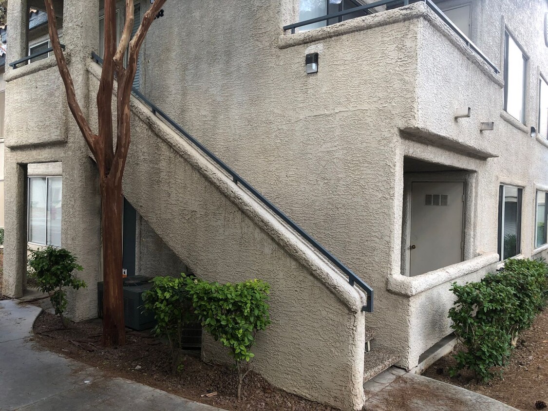 Primary Photo - 2BD/2BA TOWNHOME IN GATED COMMUNITY - NEAR...
