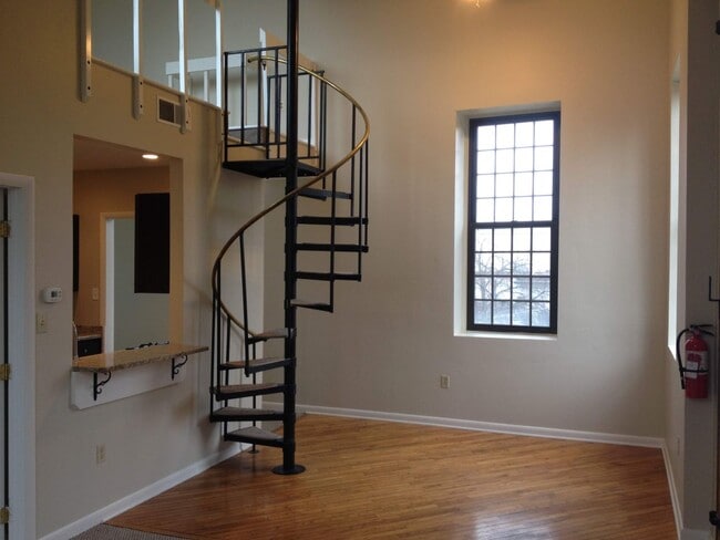 Building Photo - 234 W Clarke Ave