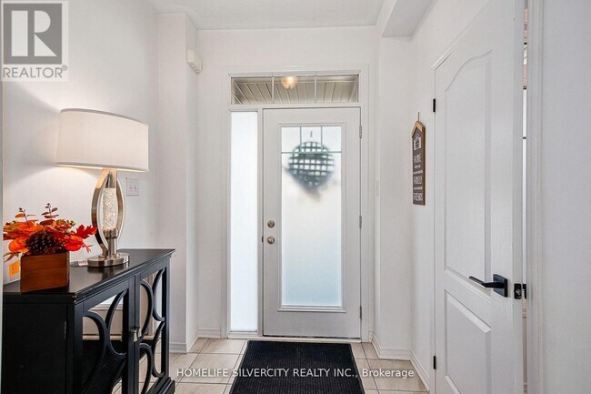 Photo du bâtiment - 5 Kirby Ave