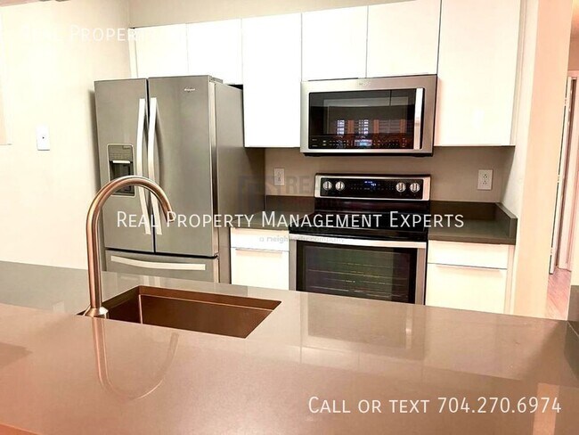 Foto del edificio - 5003 Sharon Rd