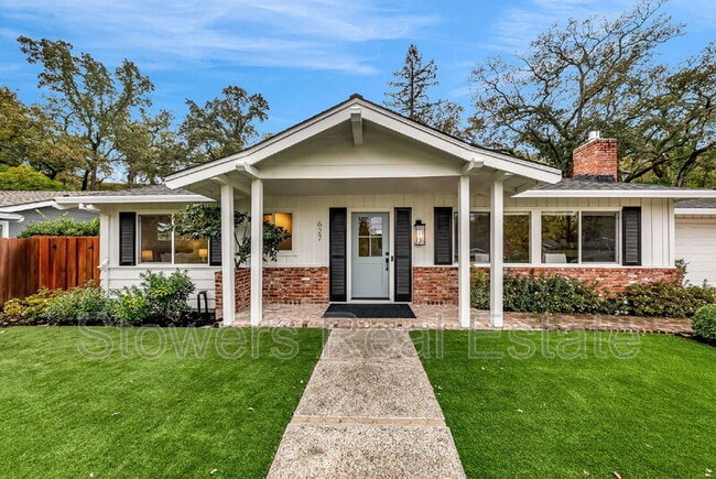 Building Photo - 627 N Silverado Dr