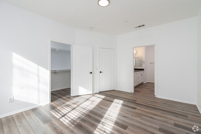 3 habitaciones, 3 baños, 119 metros cuadrados, dormitorio principal - Parkside Villas