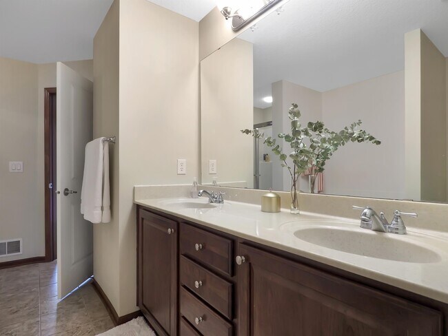 Building Photo - 2107 Cedar Grove Trail