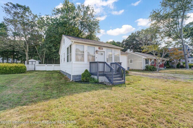 Foto del edificio - 446 E Arverne Ave