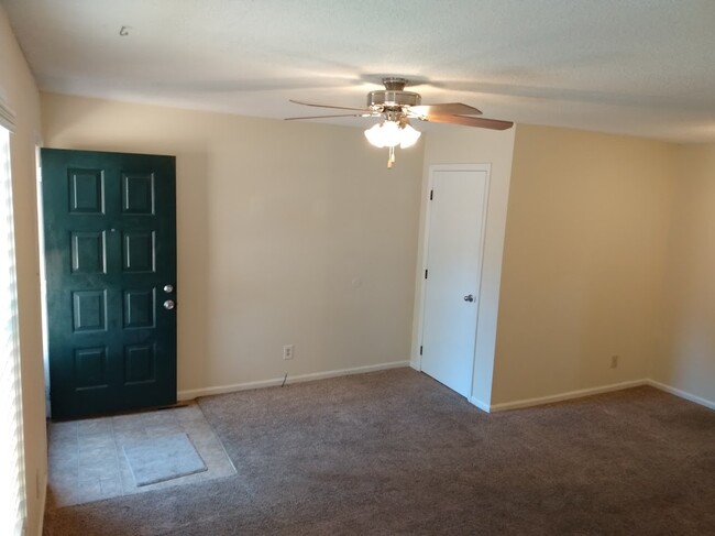 Building Photo - 15 Baytree Ct