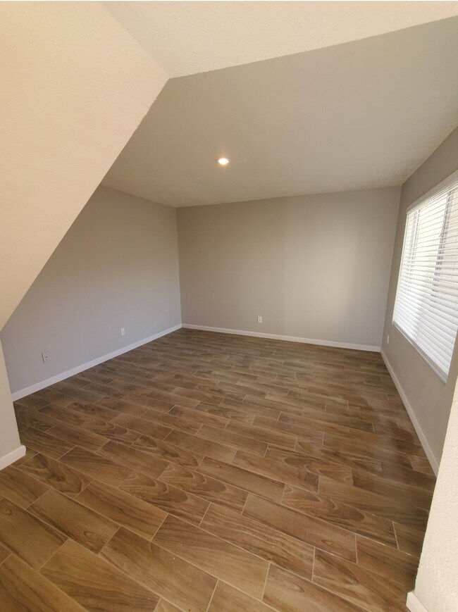 Building Photo - 1766 E Pepper Cir