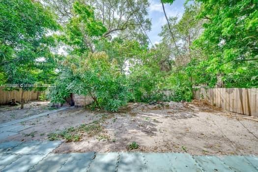 Building Photo - 1350 NE 149th St