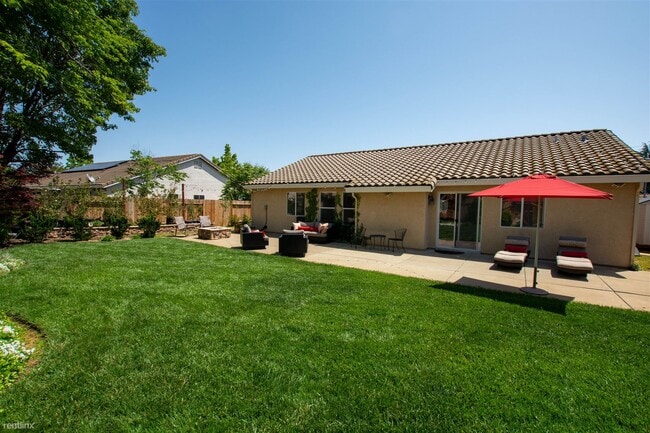 Building Photo - 3 br, 2 bath House - 4440 McRoberts Drive