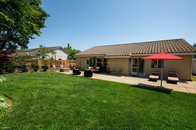 Foto del edificio - 3 br, 2 bath House - 4440 McRoberts Drive