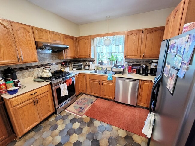 Building Photo - 16 Leyden St