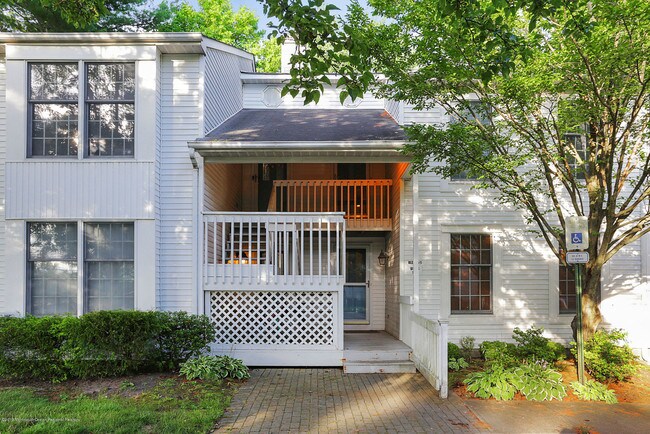 Building Photo - 2501 Bedford Corners Ln