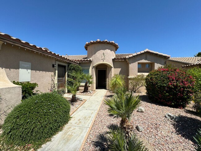Foto del edificio - AVAILABLE NOW!! 3 Bed/2 Bath + 1 Bedroom/1 Bath CASITA in PALM SPRINGS!!