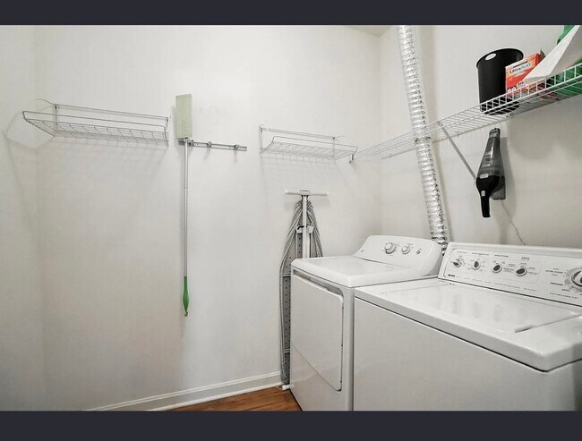 Foto del edificio - 961 Mistflower Ln