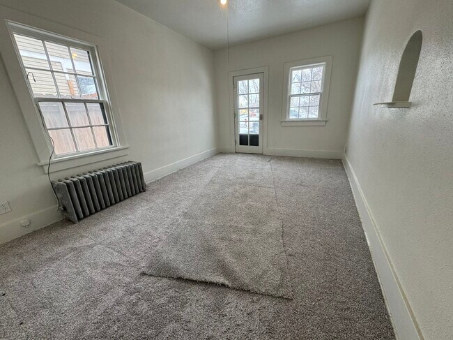 Building Photo - 508 E Sheridan St