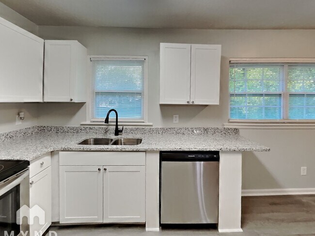 Foto del edificio - 247 Roxbury Dr