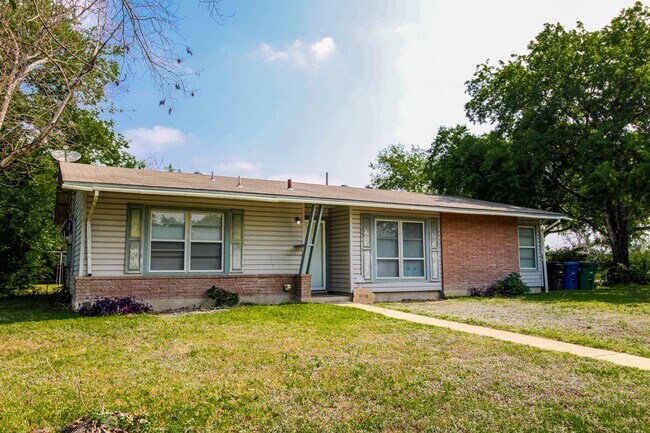 Building Photo - 3735 Invicta
