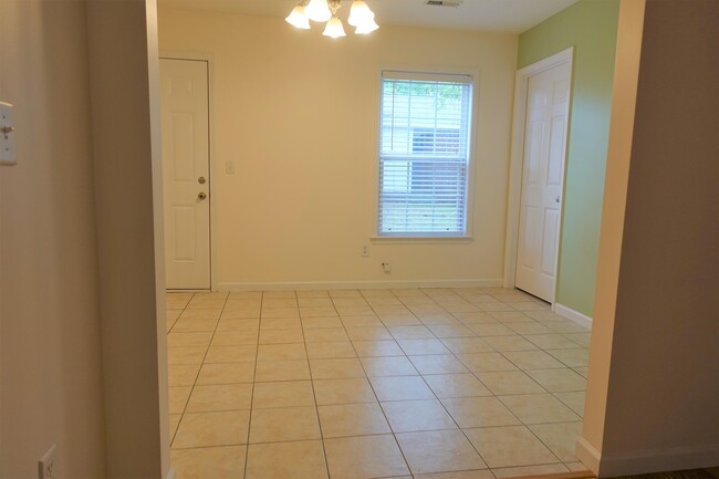 Building Photo - 103 Middlehouse Way