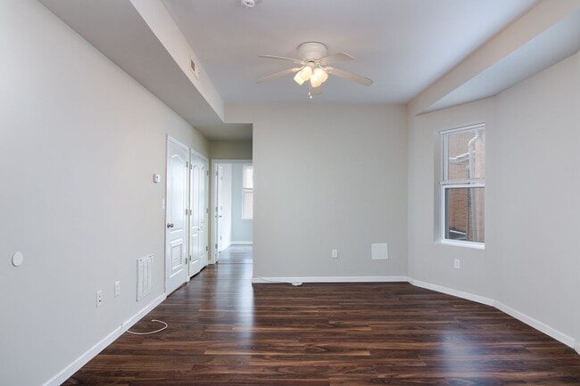 Building Photo - 544 S 49th St