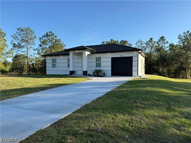 Building Photo - 207 W 15th St