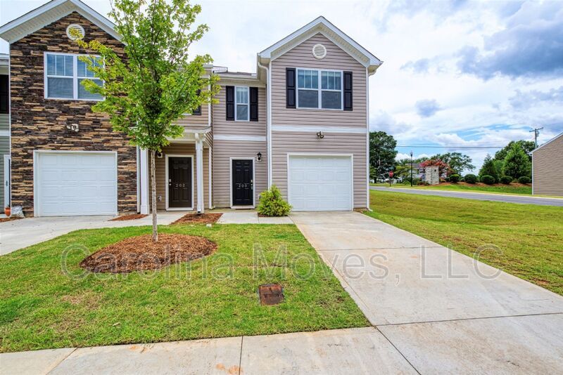 Primary Photo - 200 Southridge Ct