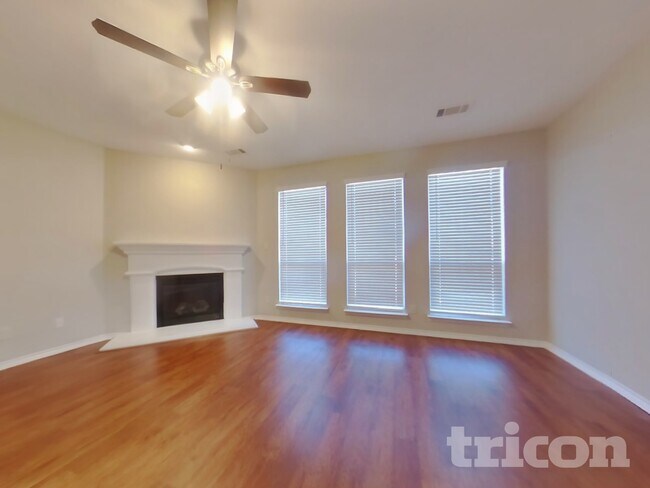 Foto del edificio - 3729 Summersville Ln