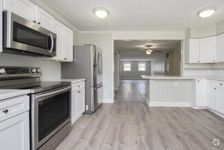 Building Photo - 690 2nd Ave