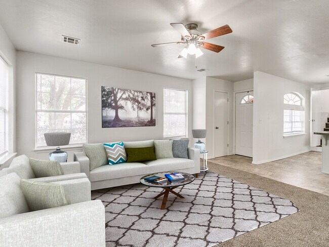 Living Room - 420 W Daws St
