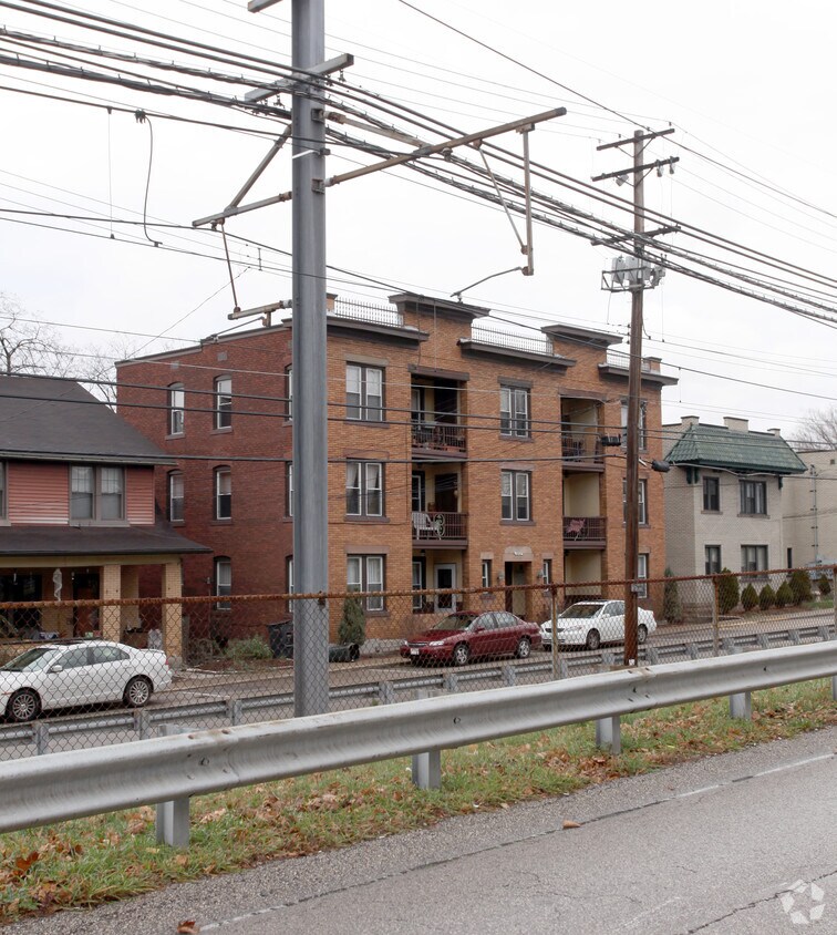 Foto del edificio - 2820-2822 Broadway Ave