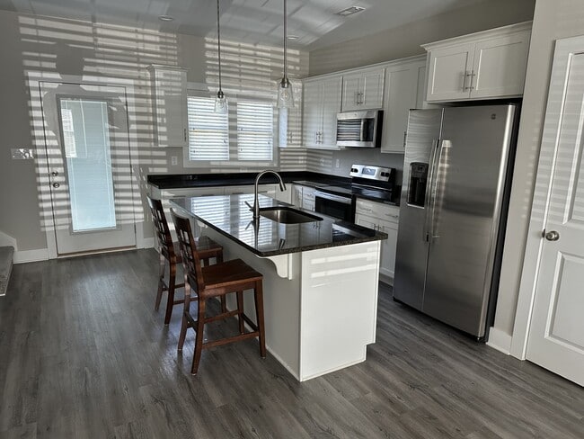 Building Photo - 131 English Commons Dr