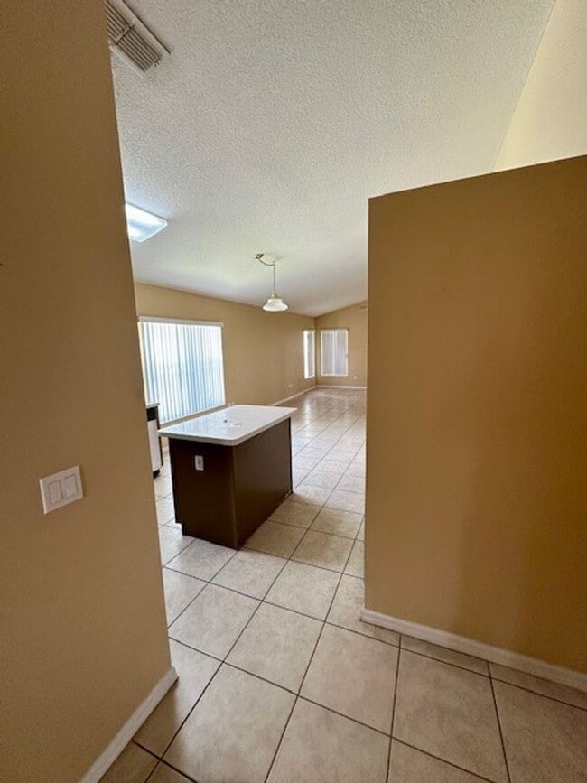 Building Photo - 4/2 in HUNTERS CREEK! Available AUGUST 8th...
