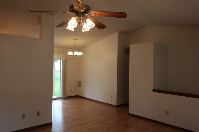 Foto del edificio - 6317 N Grove St