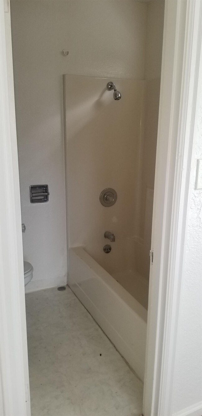 Building Photo - 1010 Garnet St NE