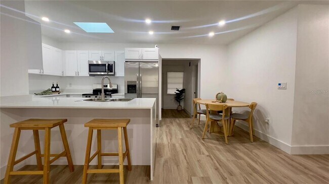 Foto del edificio - 22011 Catherine Ave