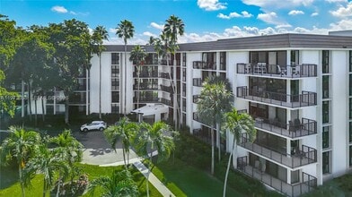 Building Photo - 1350 River Reach Dr