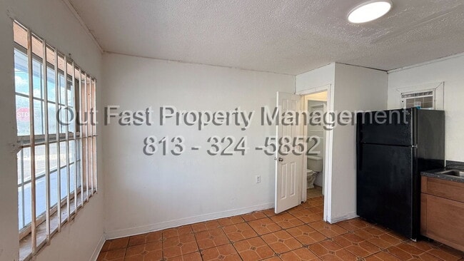 Building Photo - 9718 N Nebraska Ave