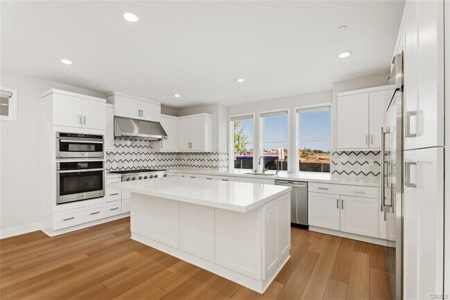 Building Photo - 146 Chorus, Irvine, CA 92618 - 3 BR 2.5 BA...