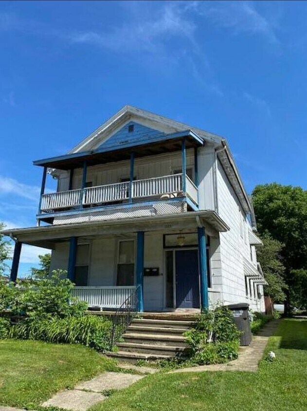 Primary Photo - 223 W Harrison St