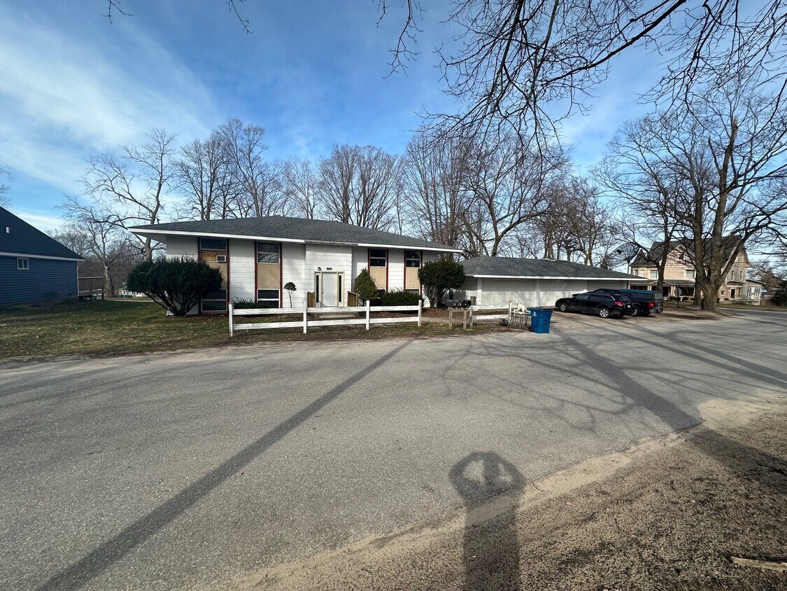 Foto principal - 12346 Smith St