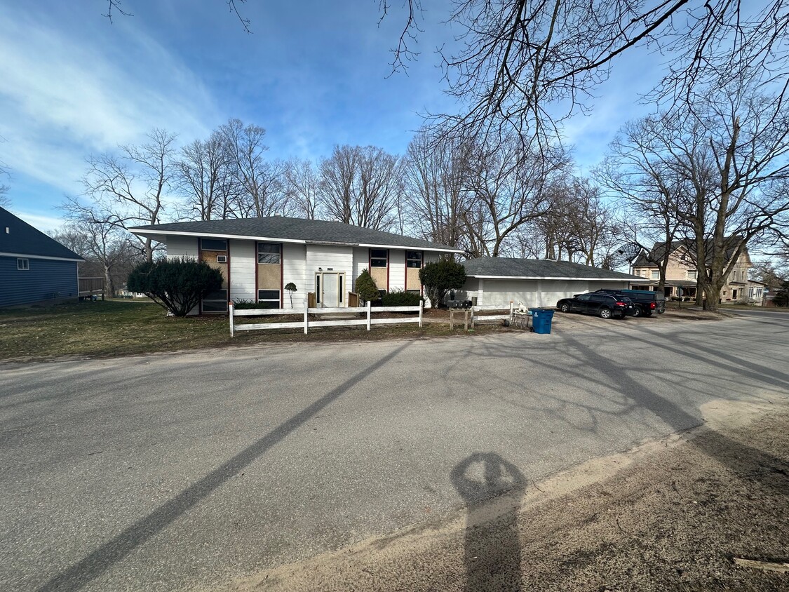 Primary Photo - 12346 Smith St