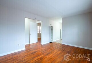 Building Photo - 896 Greenwood Ave NE