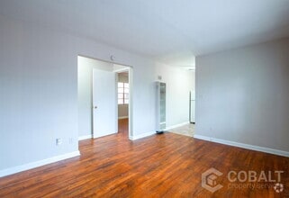 Building Photo - 896 Greenwood Ave NE